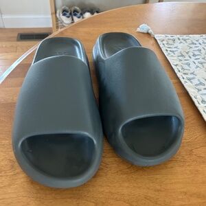 Adidas Yeezy slides